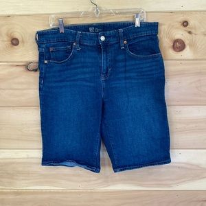 Gap 9” Bermuda shorts size 14